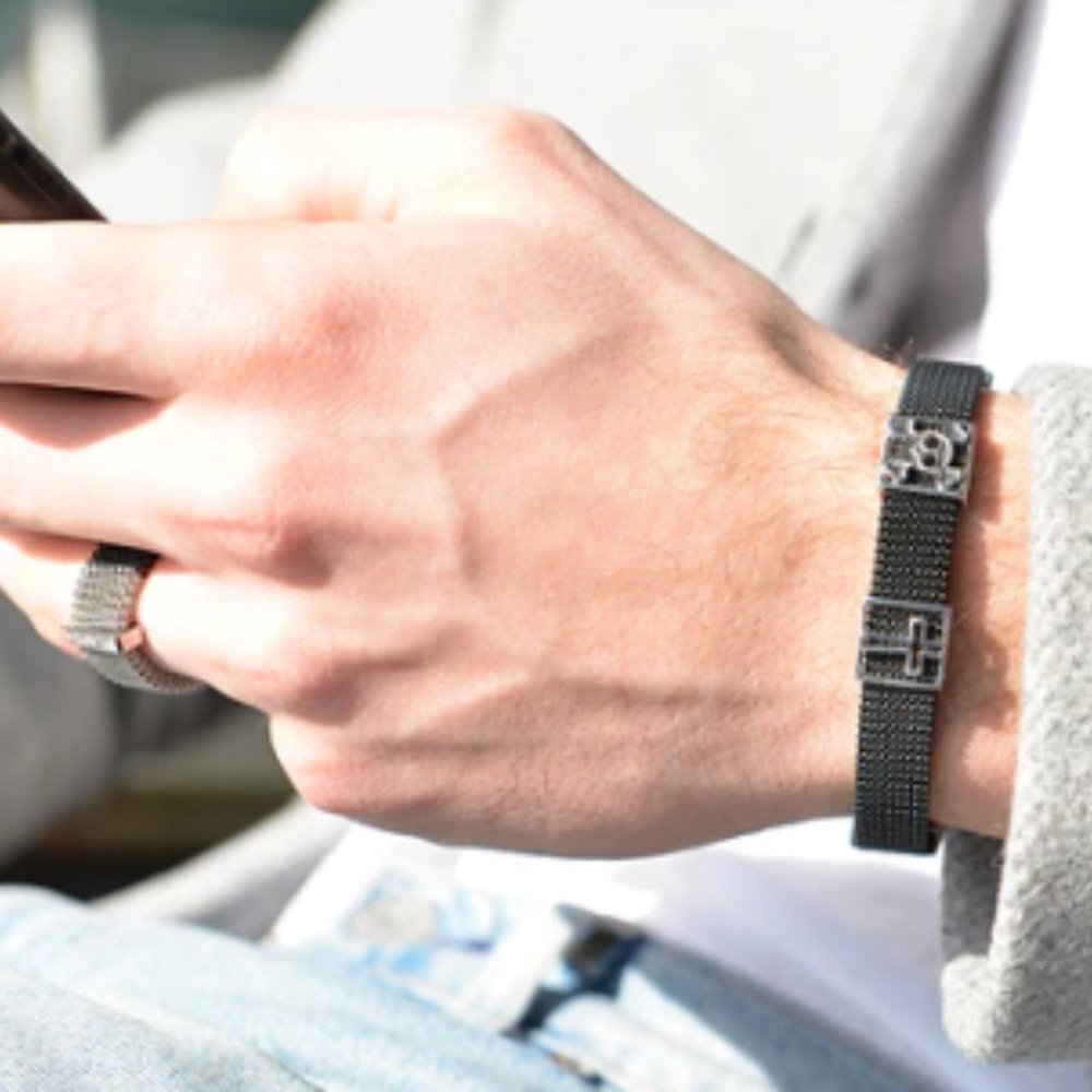 ELASTEEL Unisex Minimal Black Bracelet